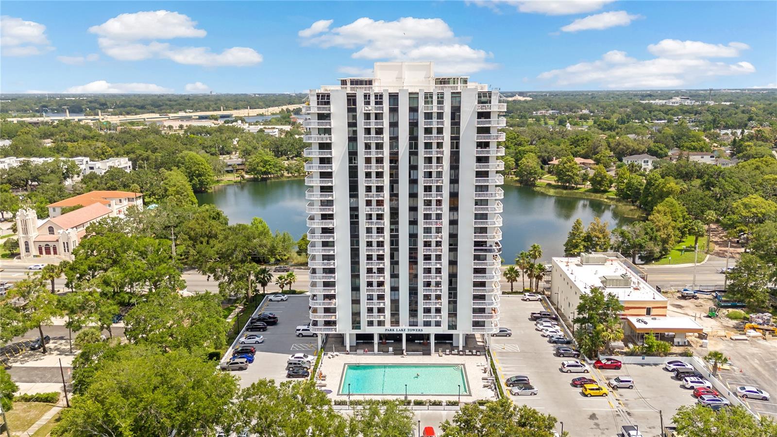 Foto de propiedad en 400 E COLONIAL DR #207 ORLANDO con MLS# O6312610