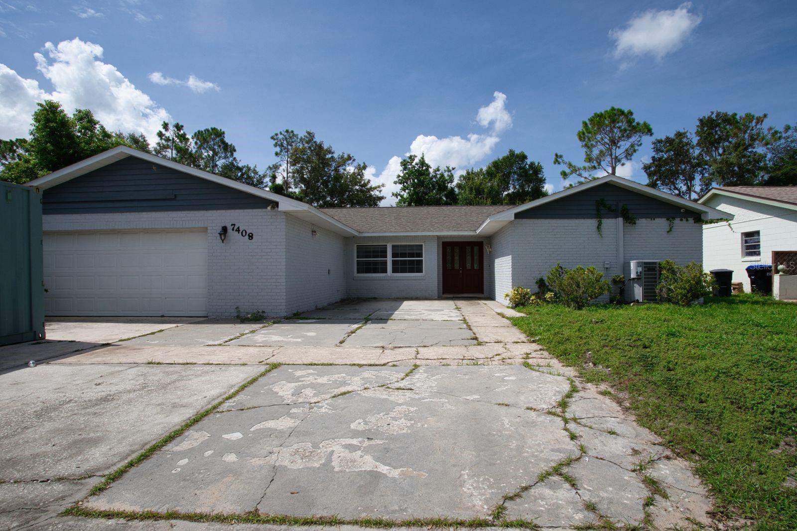 Foto de propiedad en 7408 NAVEL TREE CT ORLANDO con MLS# O6326691