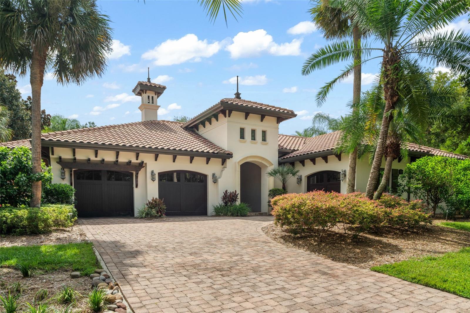 Foto de propiedad en 4819 ALEXANDRA GARDEN CT WINDERMERE con MLS# O6330108