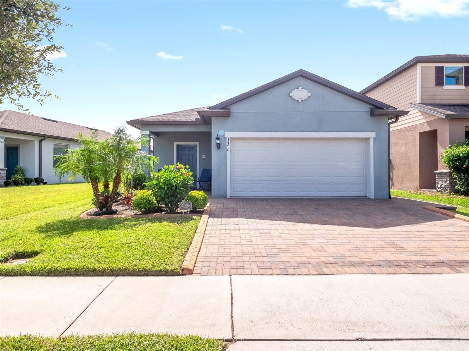Foto de propiedad en 3570 SOUTHERN CROSS LOOP KISSIMMEE con MLS# O6333789