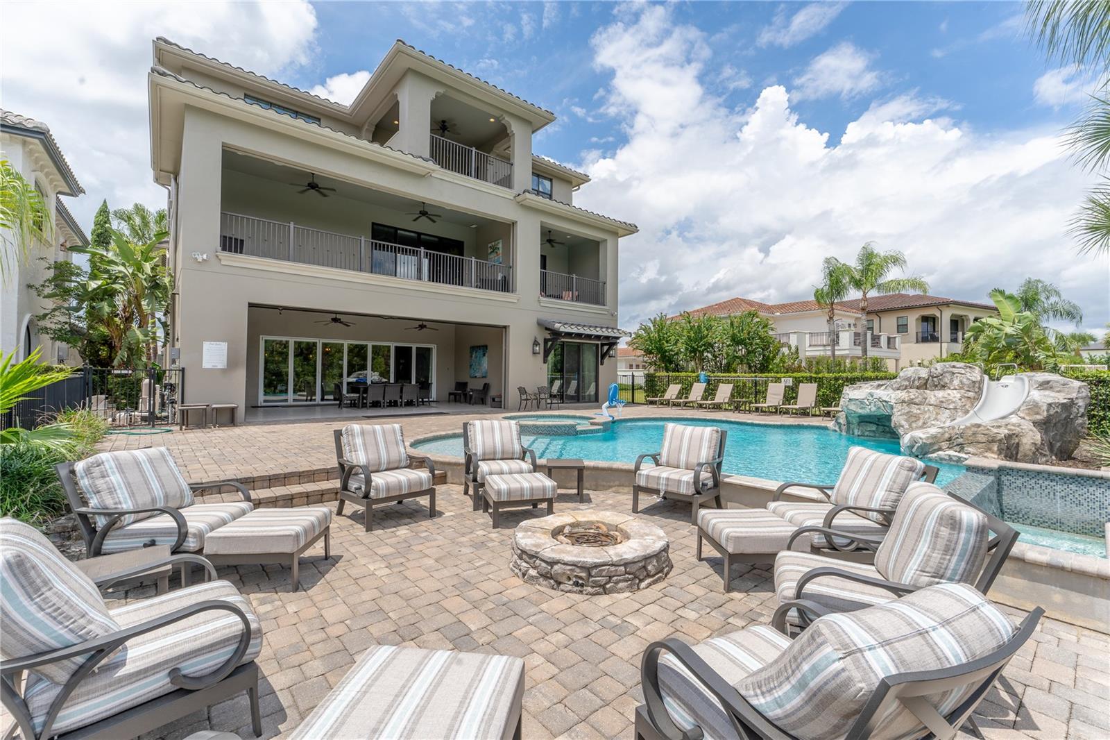 Foto de propiedad en 600 MUIRFIELD LOOP REUNION con MLS# O6335478