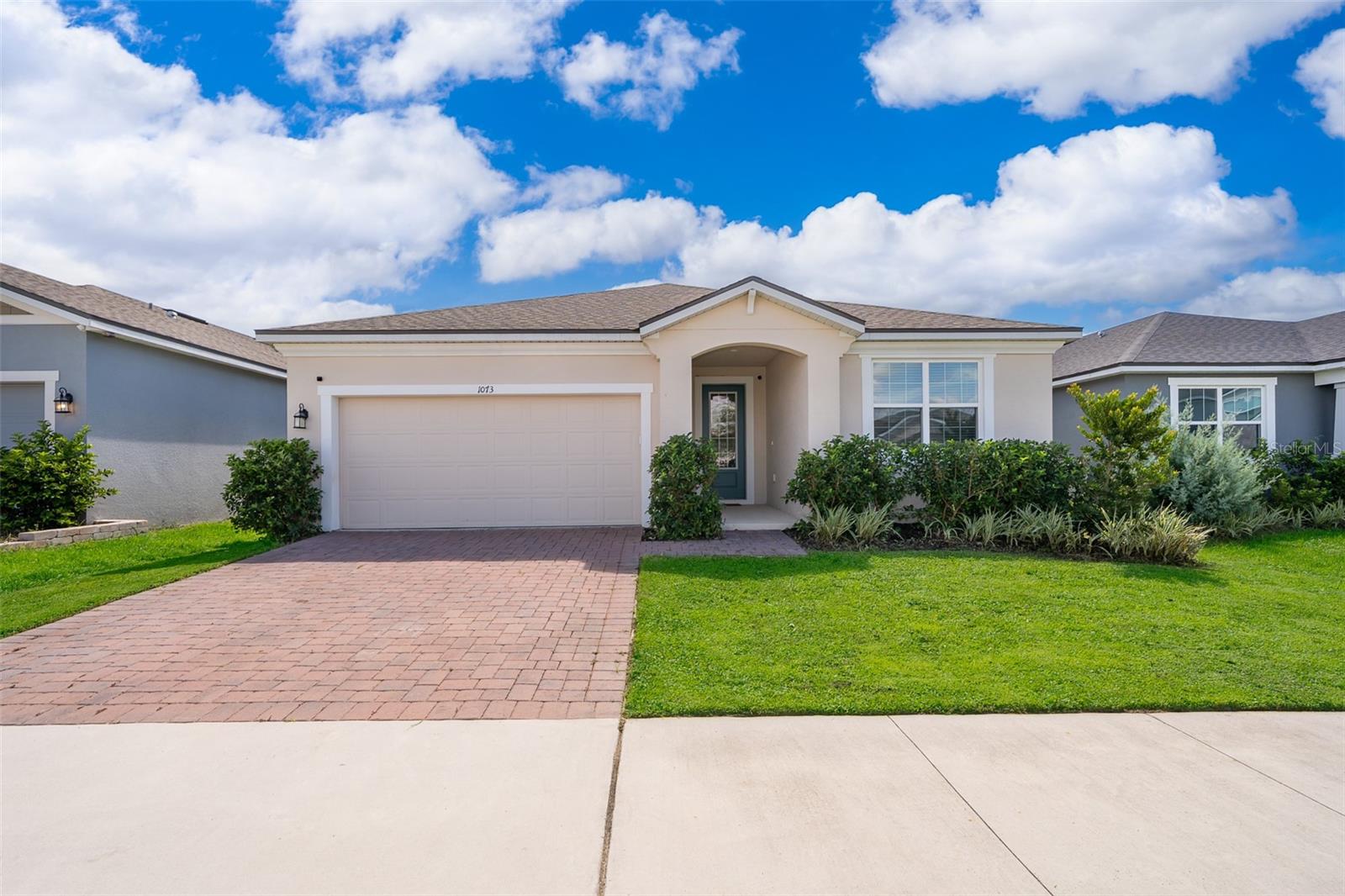 Foto de propiedad en 1073 TURQUOISE WAVES CV KISSIMMEE con MLS# O6337335