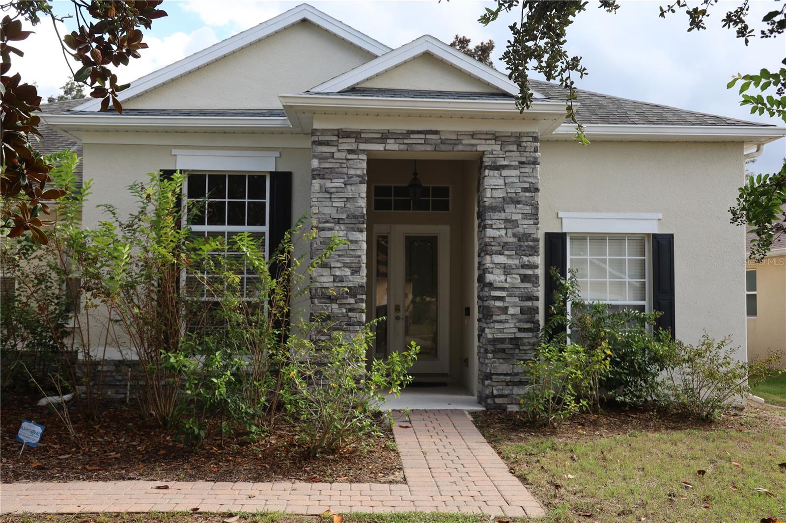 Foto de propiedad en 2430 LAUREL BLOSSOM CIR OCOEE con MLS# O6351037