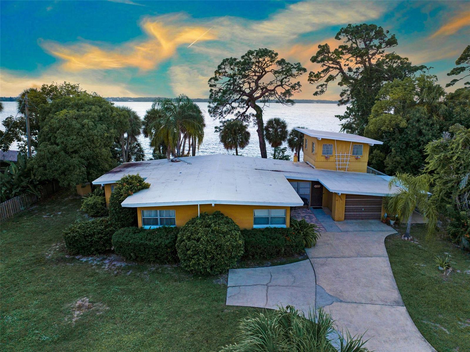 Foto de propiedad en 2885 S TROPICAL TRL MERRITT ISLAND con MLS# O6352757