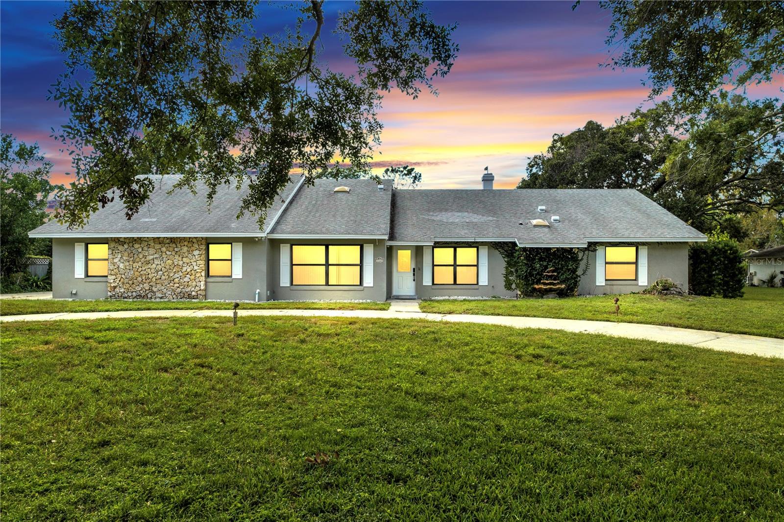 Foto de propiedad en 3328 WAX BERRY CT WINDERMERE con MLS# O6355868