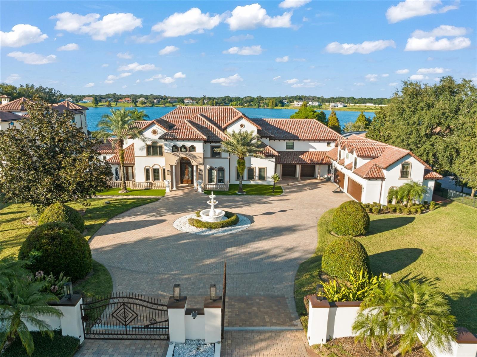 Foto de propiedad en 9575 WESTOVER ROBERTS RD WINDERMERE con MLS# O6357873