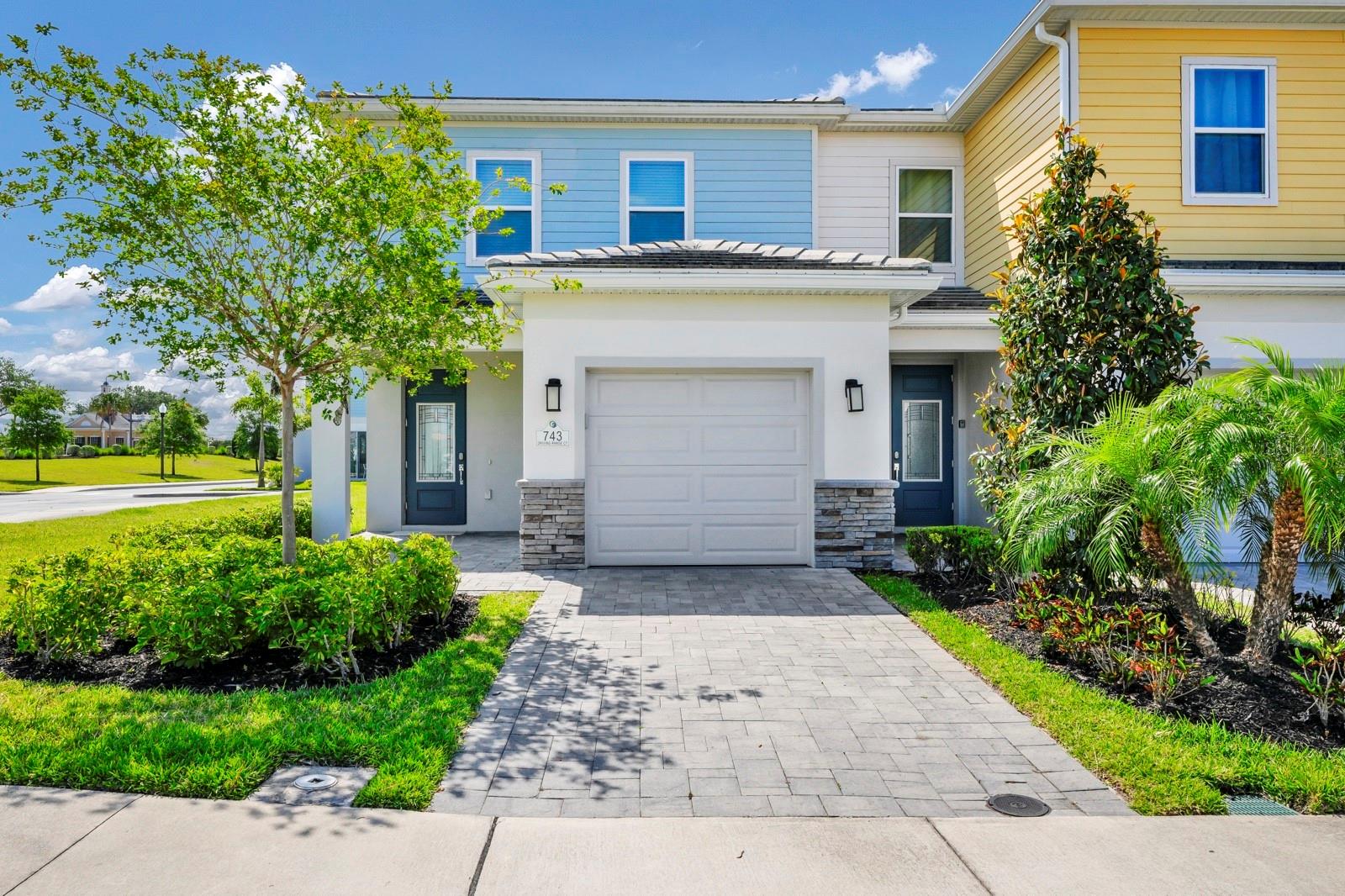 Foto de propiedad en 743 DRIVING RANGE CT REUNION con MLS# O6365768