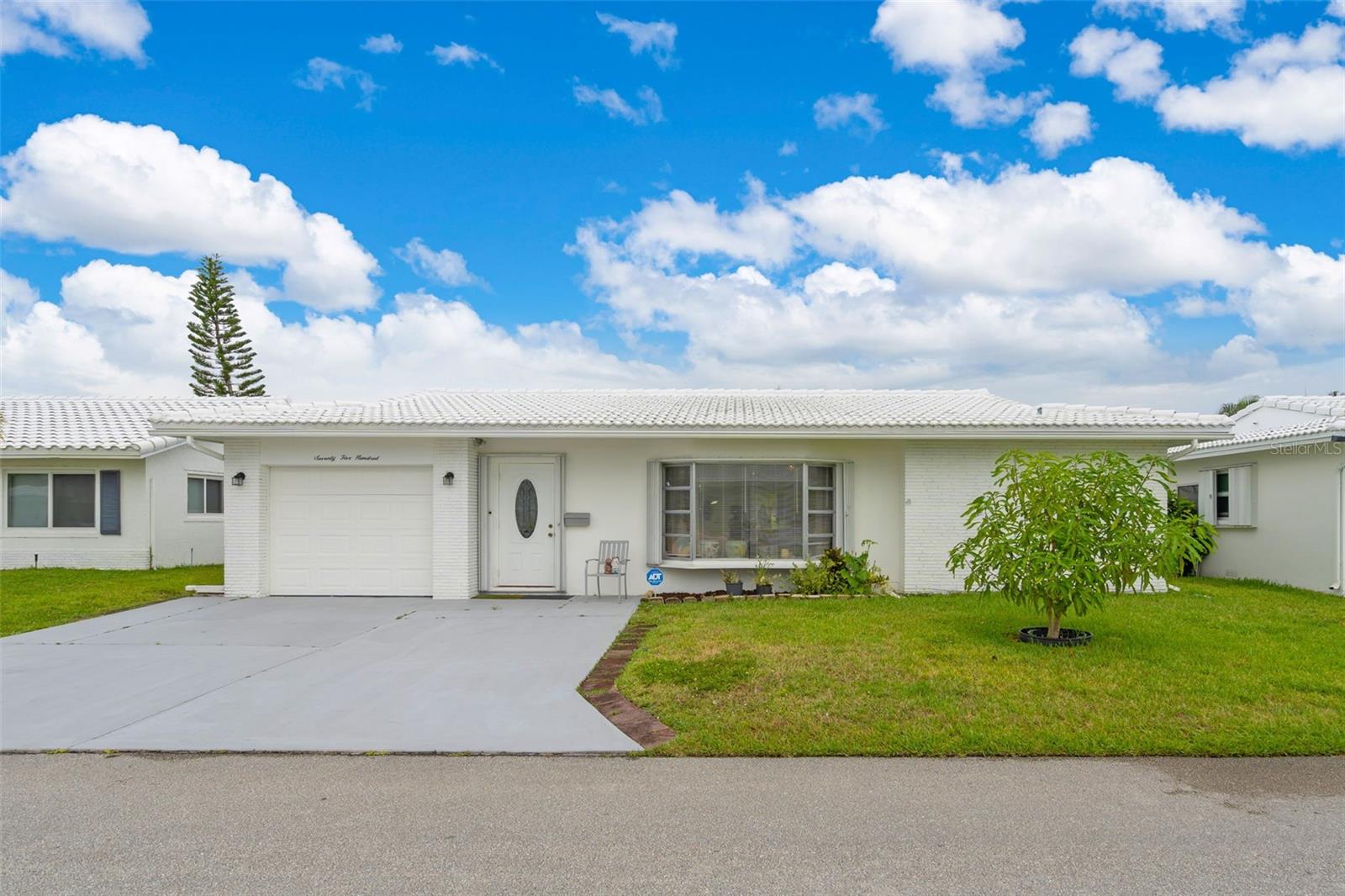 Foto de propiedad en 7500 NW 66TH TER TAMARAC con MLS# O6367294