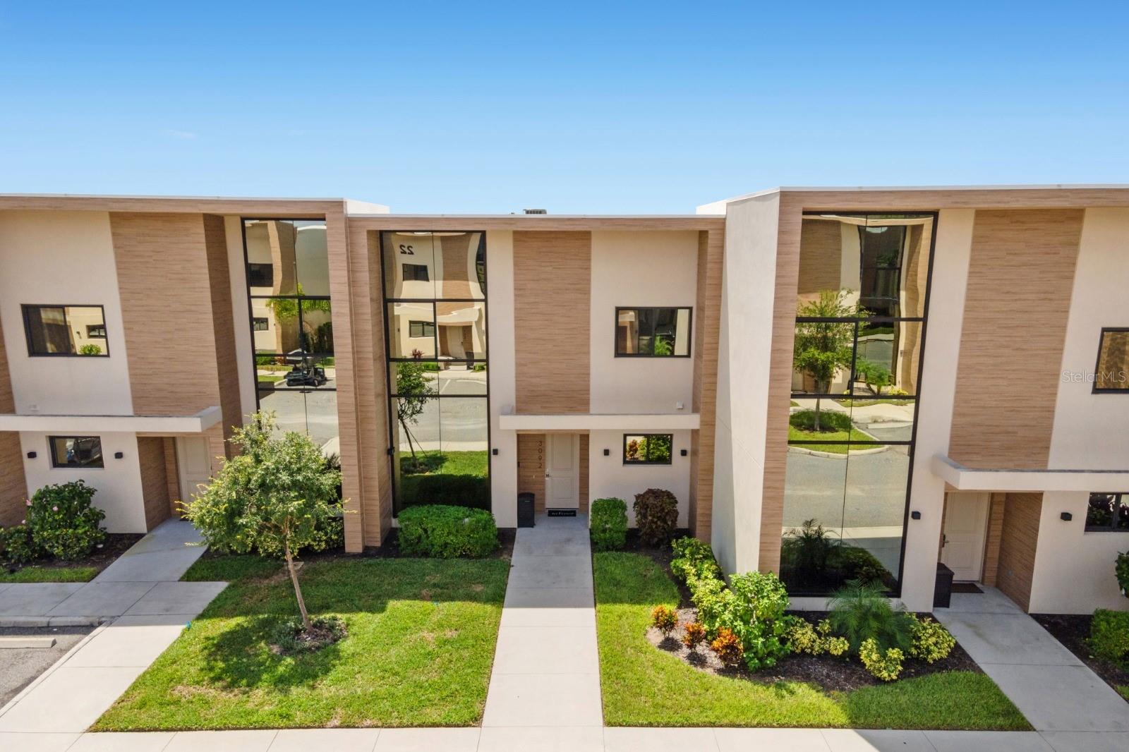 Foto de propiedad en 3092 ROCKEFELLER WAY KISSIMMEE con MLS# O6368277