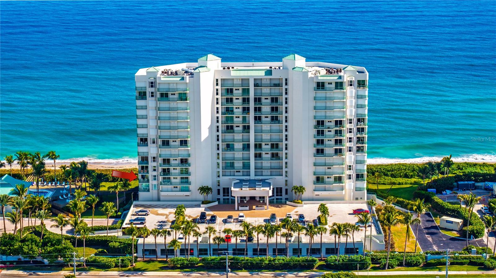 Foto de propiedad en 8650 S OCEAN DR #301 JENSEN BEACH con MLS# O6368793