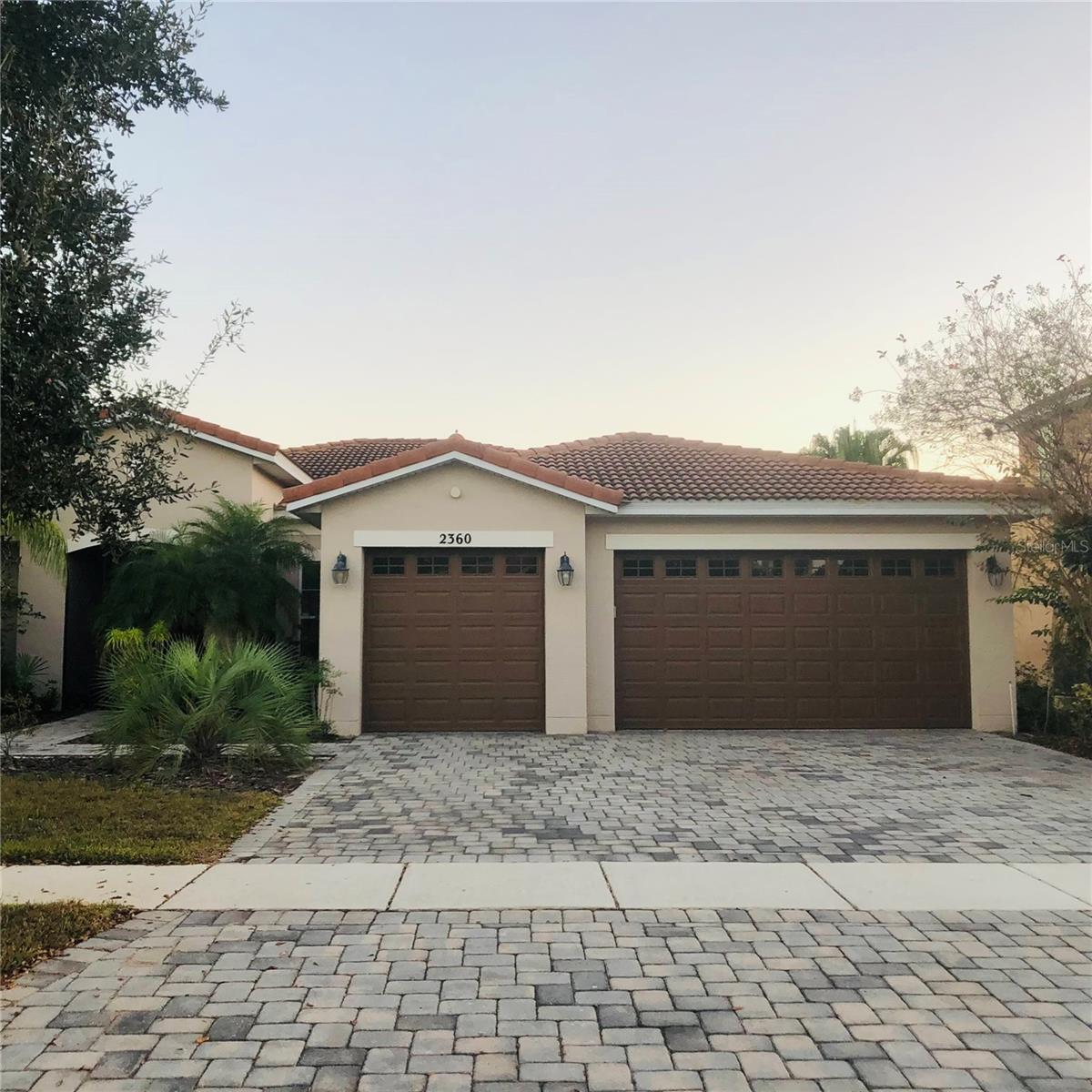 Foto de propiedad en 2360 EAGLE TALON CT KISSIMMEE con MLS# O6369734