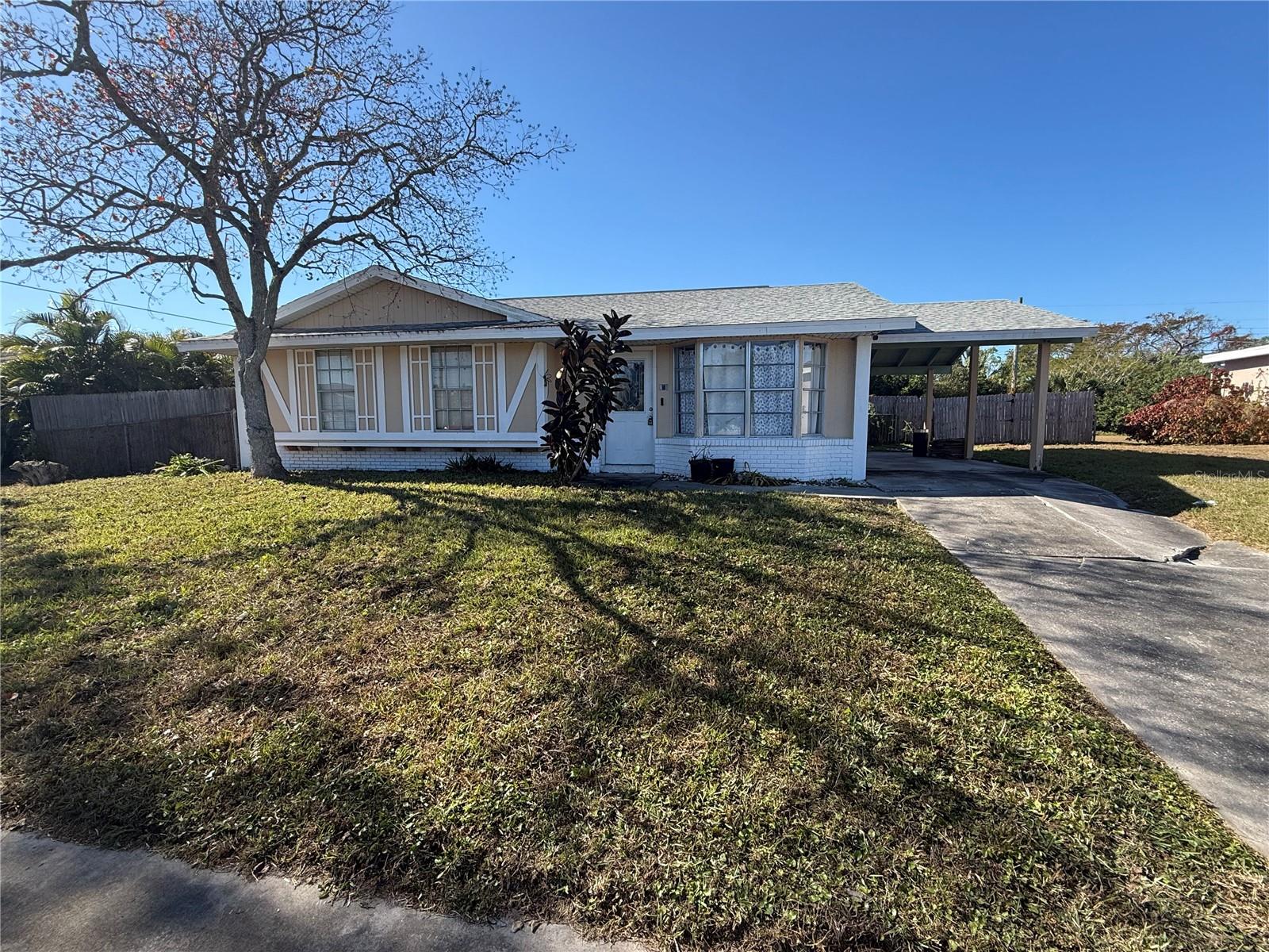 Foto de propiedad en 750 NE HAMPTON DR PALM BAY con MLS# O6372854