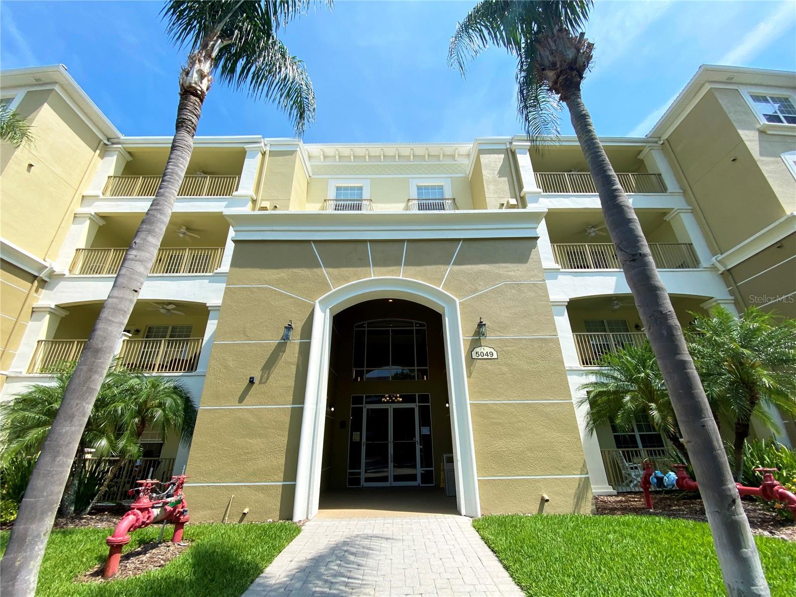 Foto de propiedad en 5049 SHOREWAY LOOP #10301 ORLANDO con MLS# O6373285