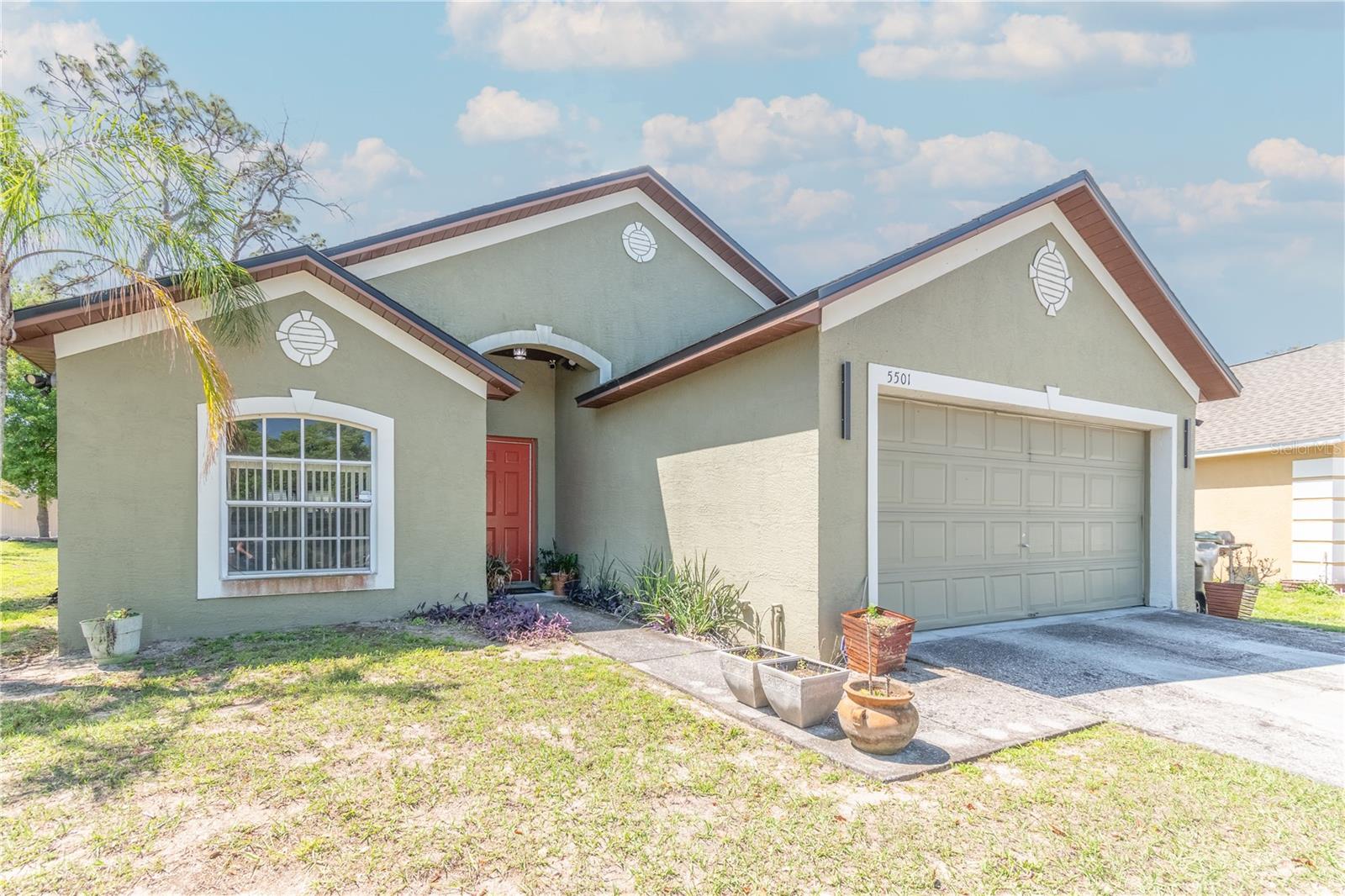 Foto de propiedad en 5501 CHATHAM WOODS CT ORLANDO con MLS# O6375450