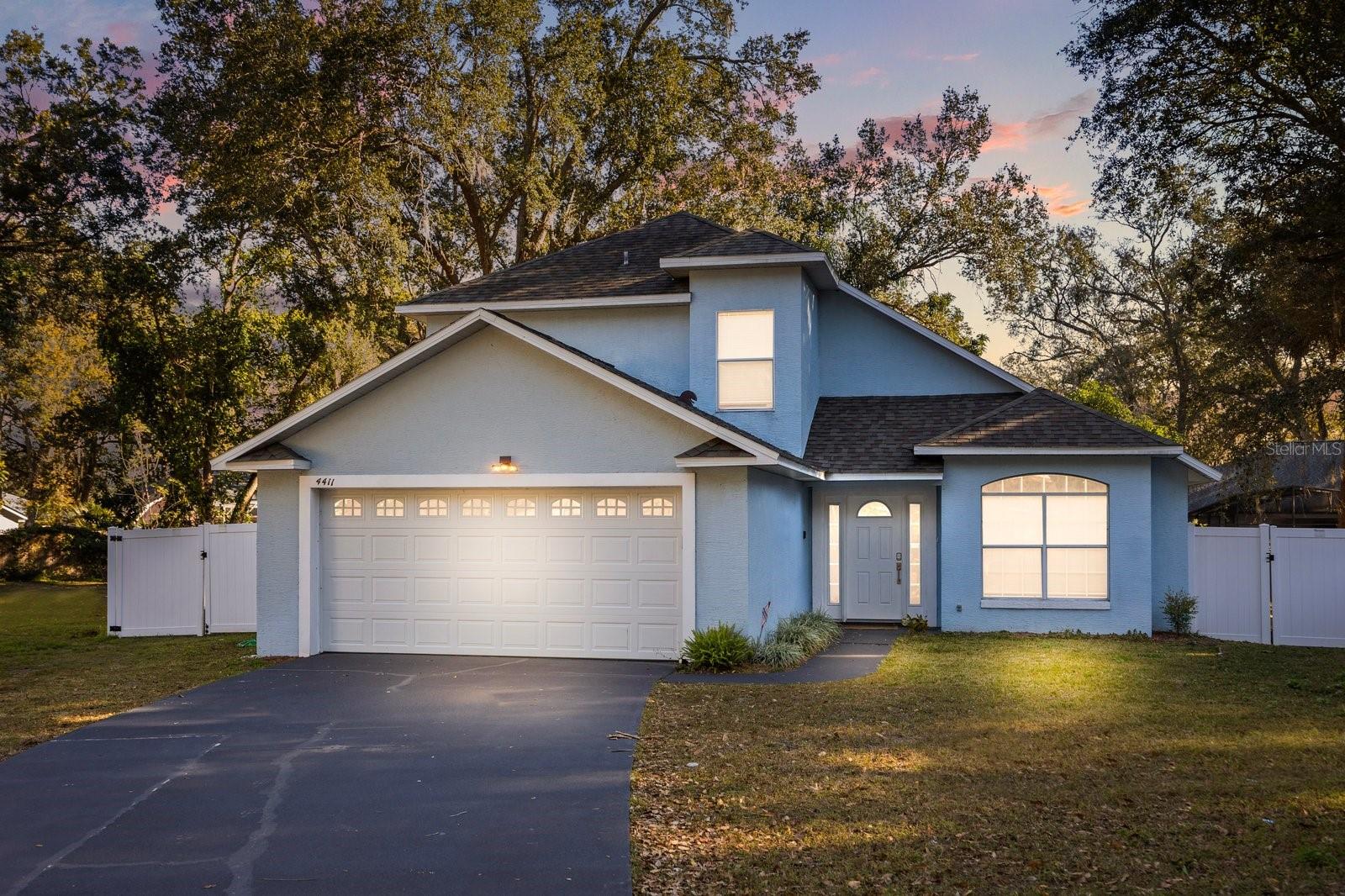 Foto de propiedad en 4411 WHITE OAK CIR KISSIMMEE con MLS# O6376398