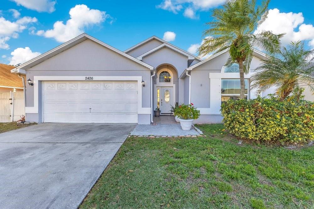 Foto de propiedad en 2426 TIMOTHY LN KISSIMMEE con MLS# O6377132