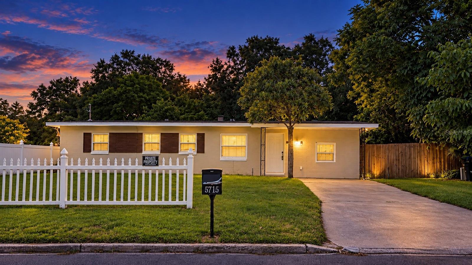Foto de propiedad en 5715 ELON DR ORLANDO con MLS# O6378551