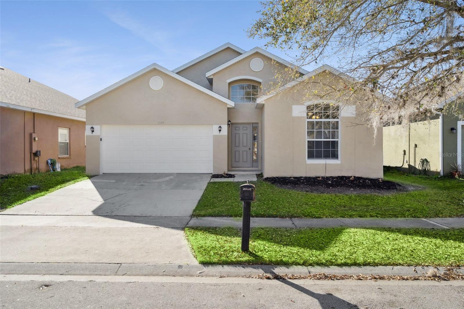 Foto de propiedad en 2104 JUSTICE LN ST CLOUD con MLS# O6379368