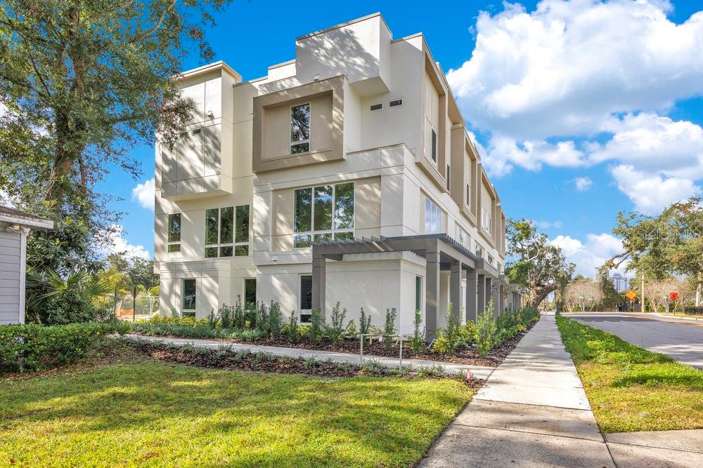 En Venta 1010 E ROBINSON ST, ORLANDO, FL 32801