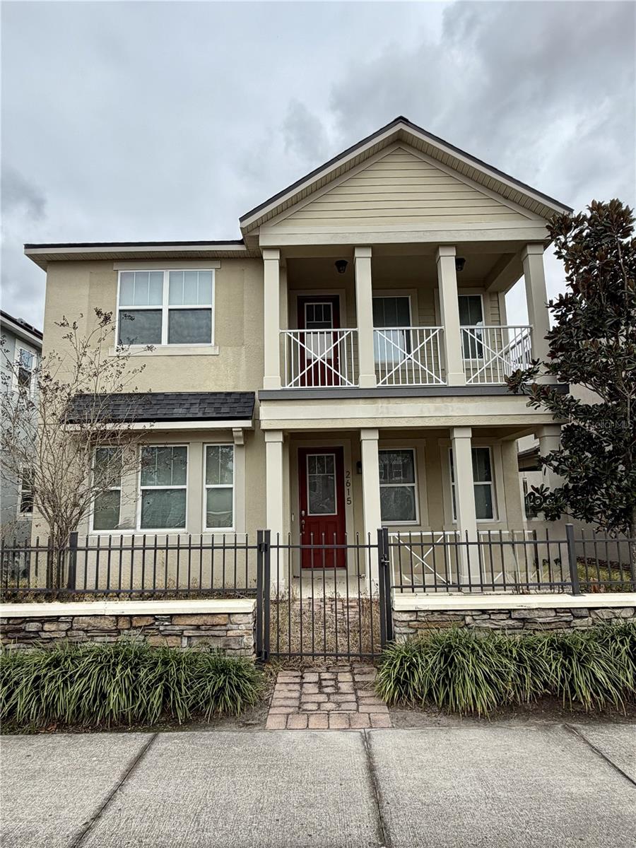 Foto de propiedad en 2615 PALISADE BLVD KISSIMMEE con MLS# O6383132