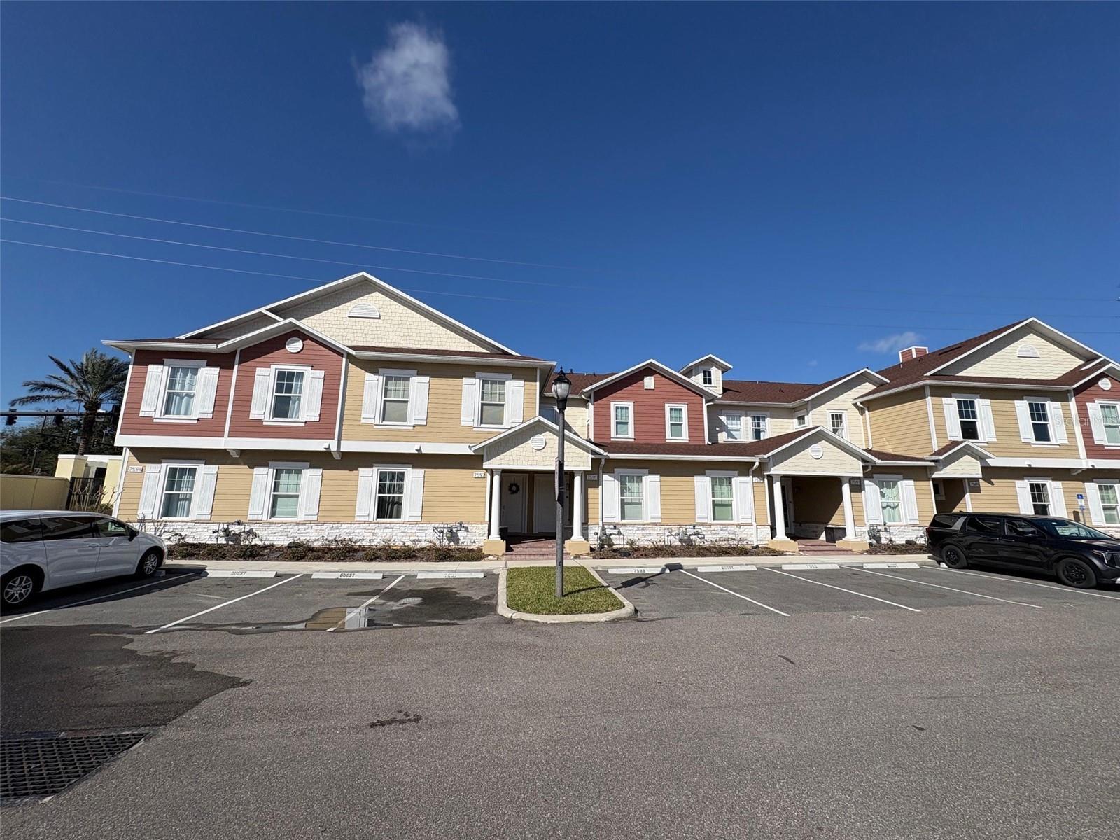 Foto de propiedad en 7595 SUNFLOWER CIR KISSIMMEE con MLS# O6383310