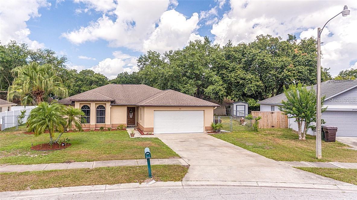 Foto de propiedad en 2910 VIENNA LN KISSIMMEE con MLS# O6384632