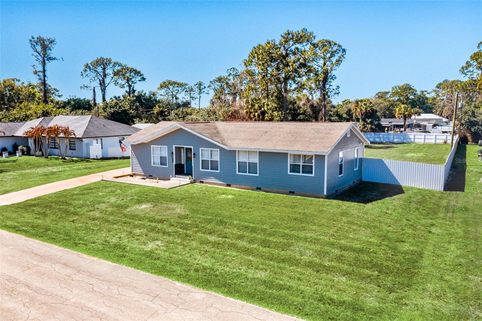 Foto de propiedad en 323 GREENWOOD AVE LEHIGH ACRES con MLS# O6386081
