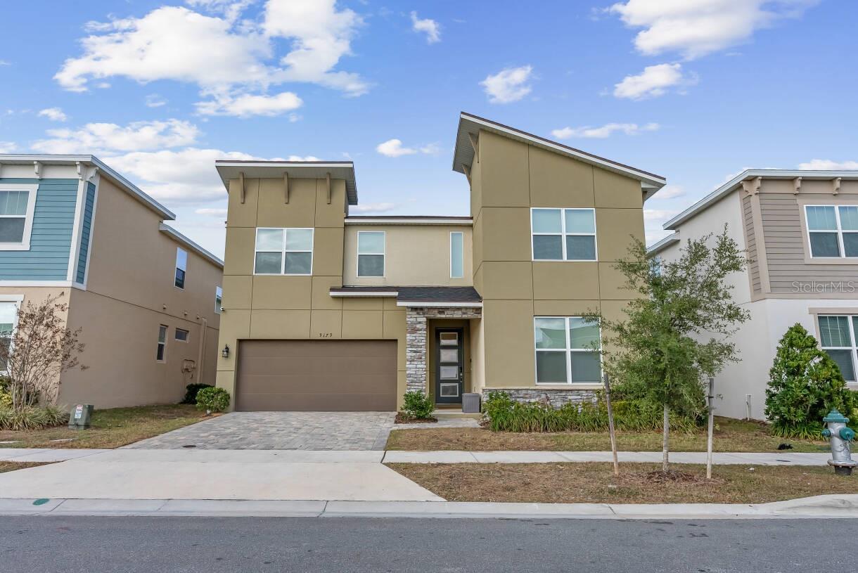 Foto de propiedad en 9179 BREEZE MIST TER DAVENPORT con MLS# O6387043