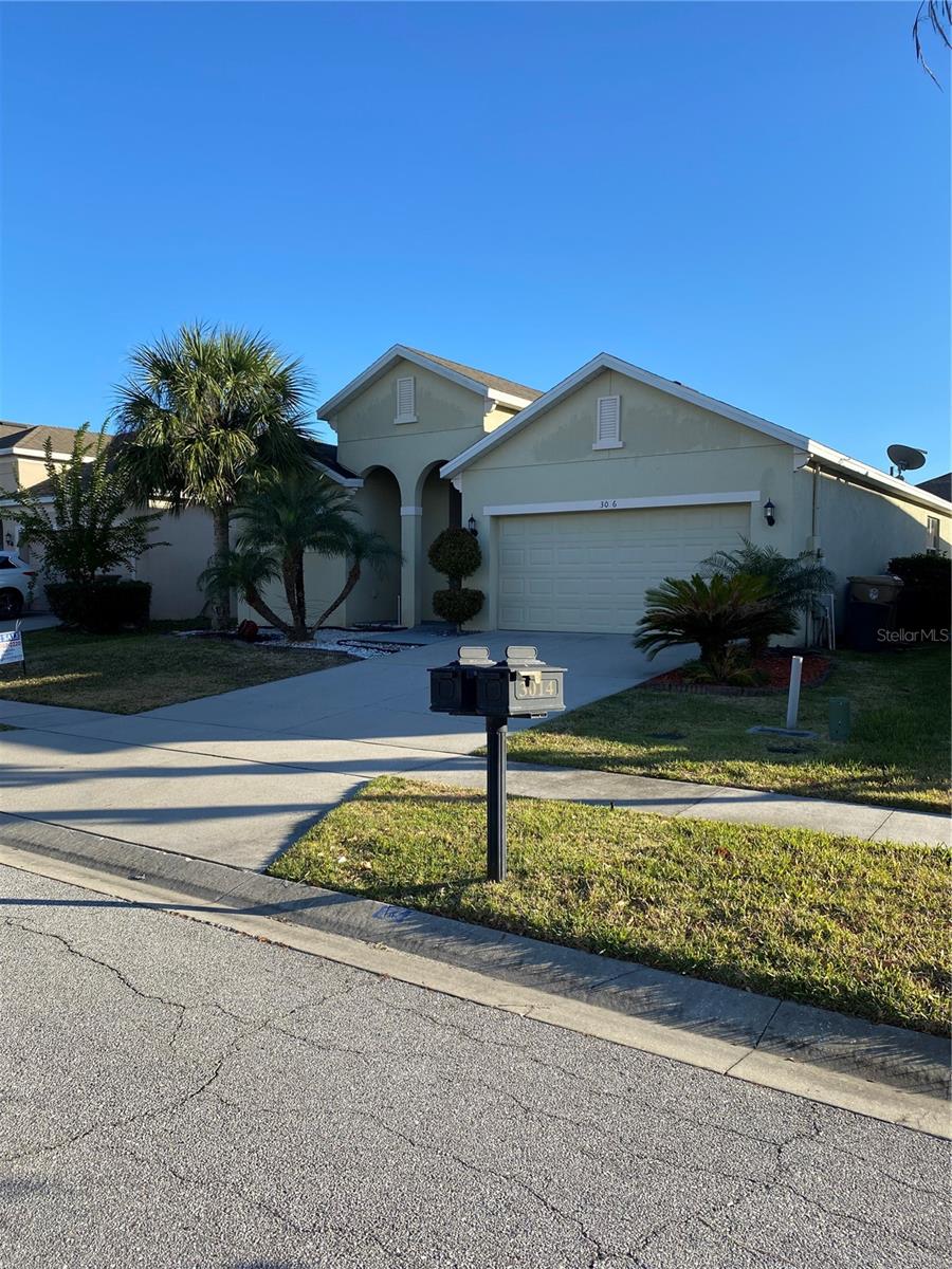 Foto de propiedad en 3016 MADELIA LN KISSIMMEE con MLS# O6387128