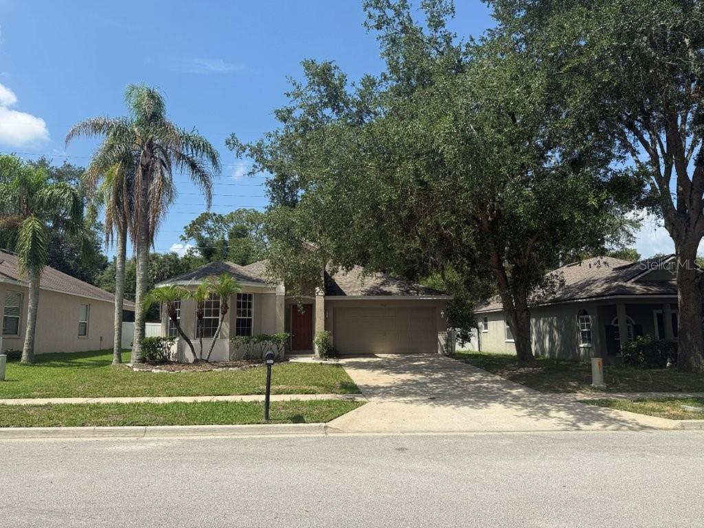 Foto de propiedad en 1102 MAGNOLIA BLOSSOM CT APOPKA con MLS# O6387421