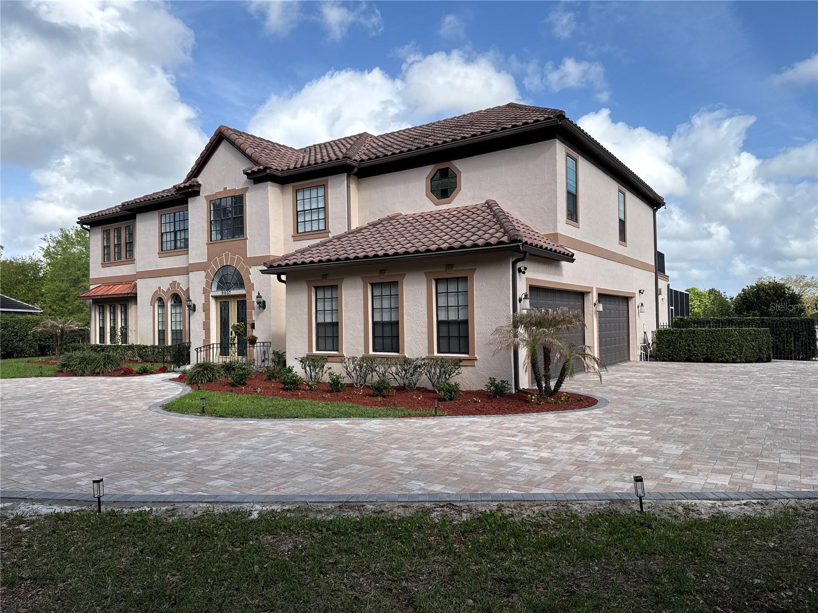 Foto de propiedad en 9057 BALMORAL MEWS SQ WINDERMERE con MLS# O6390656
