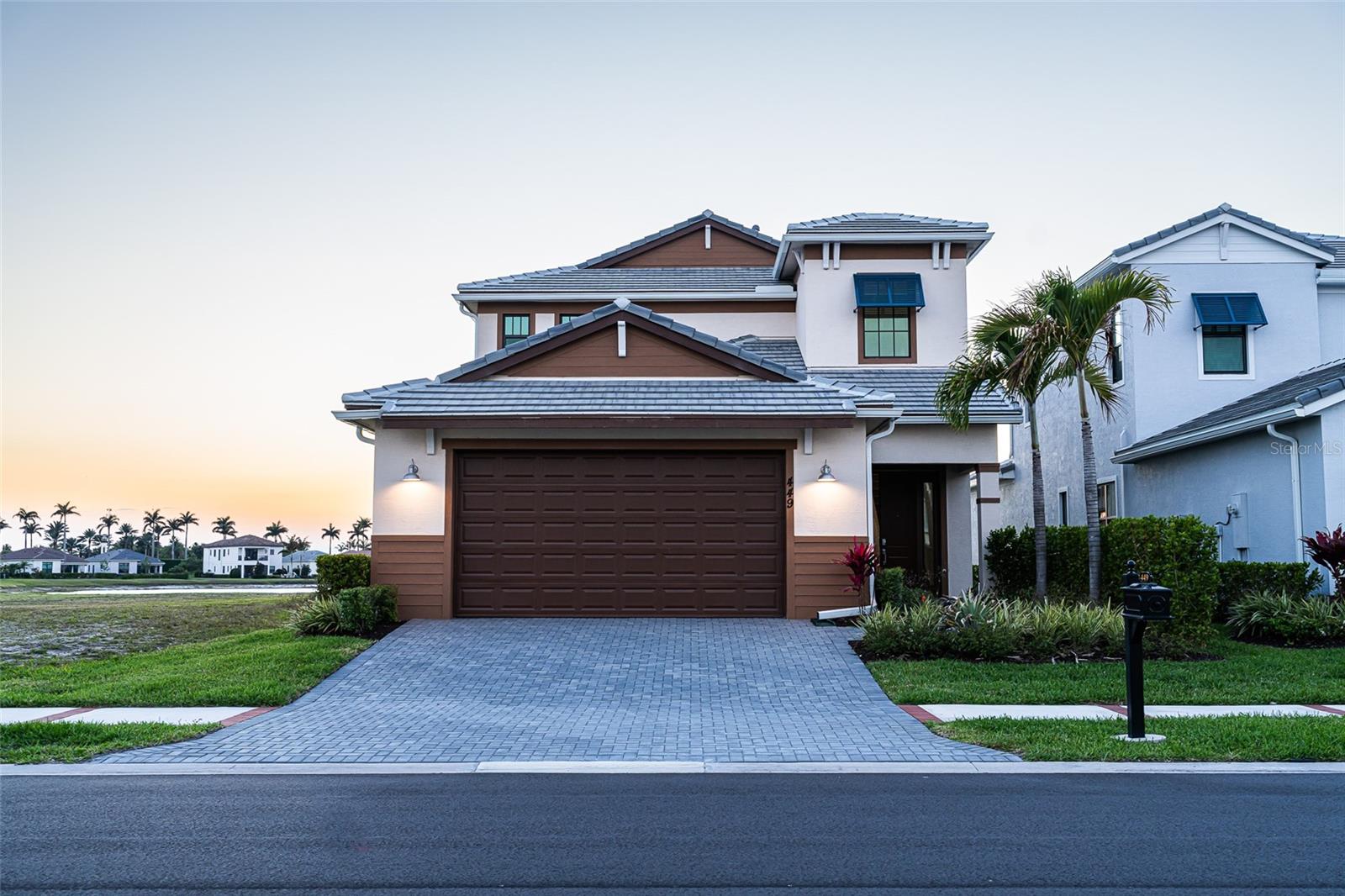 Foto de propiedad en 449 SE FASCINO CIR PORT ST LUCIE con MLS# O6391019
