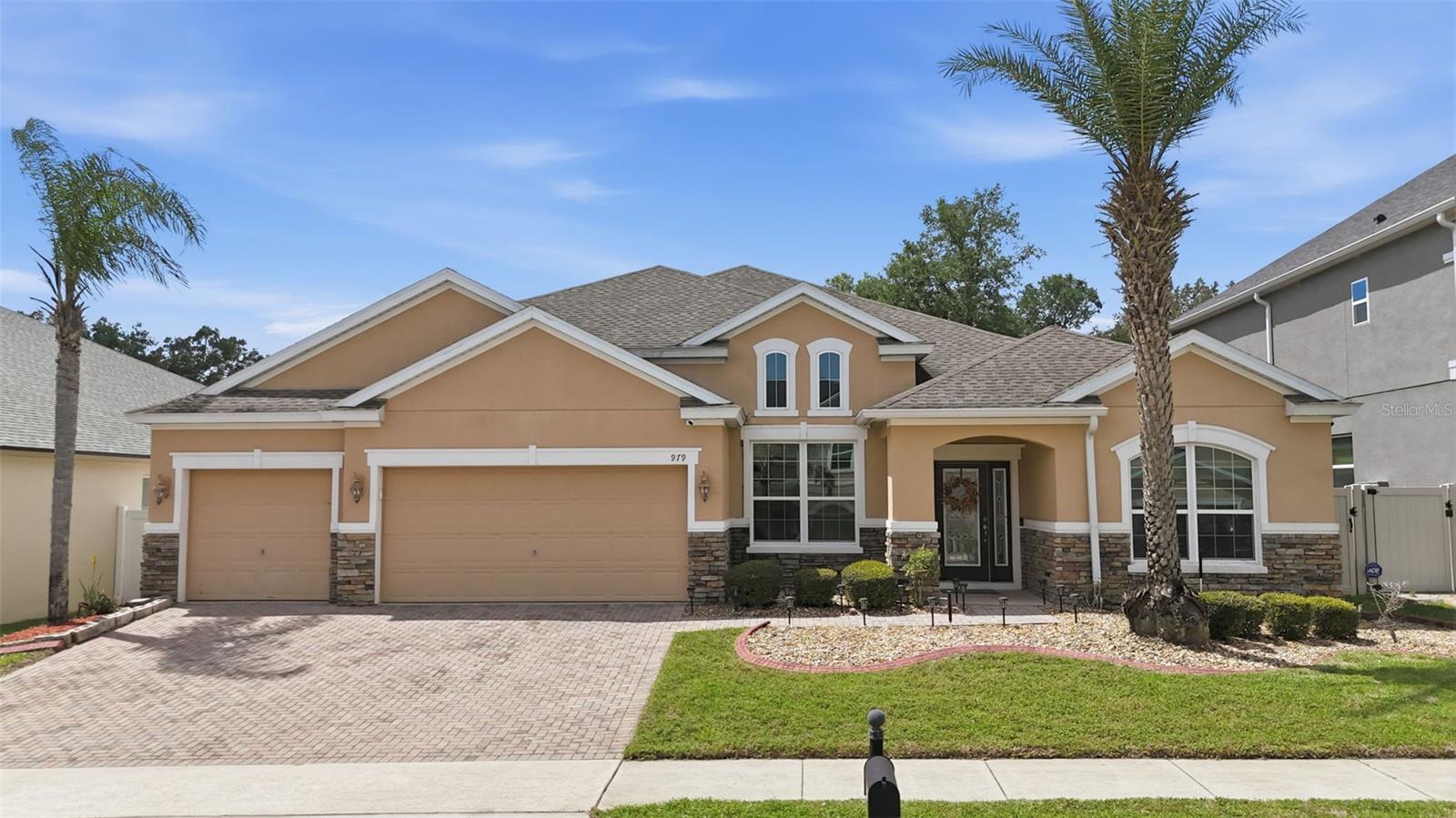 Foto de propiedad en 979 COUNTS CREST CIR APOPKA con MLS# O6391238
