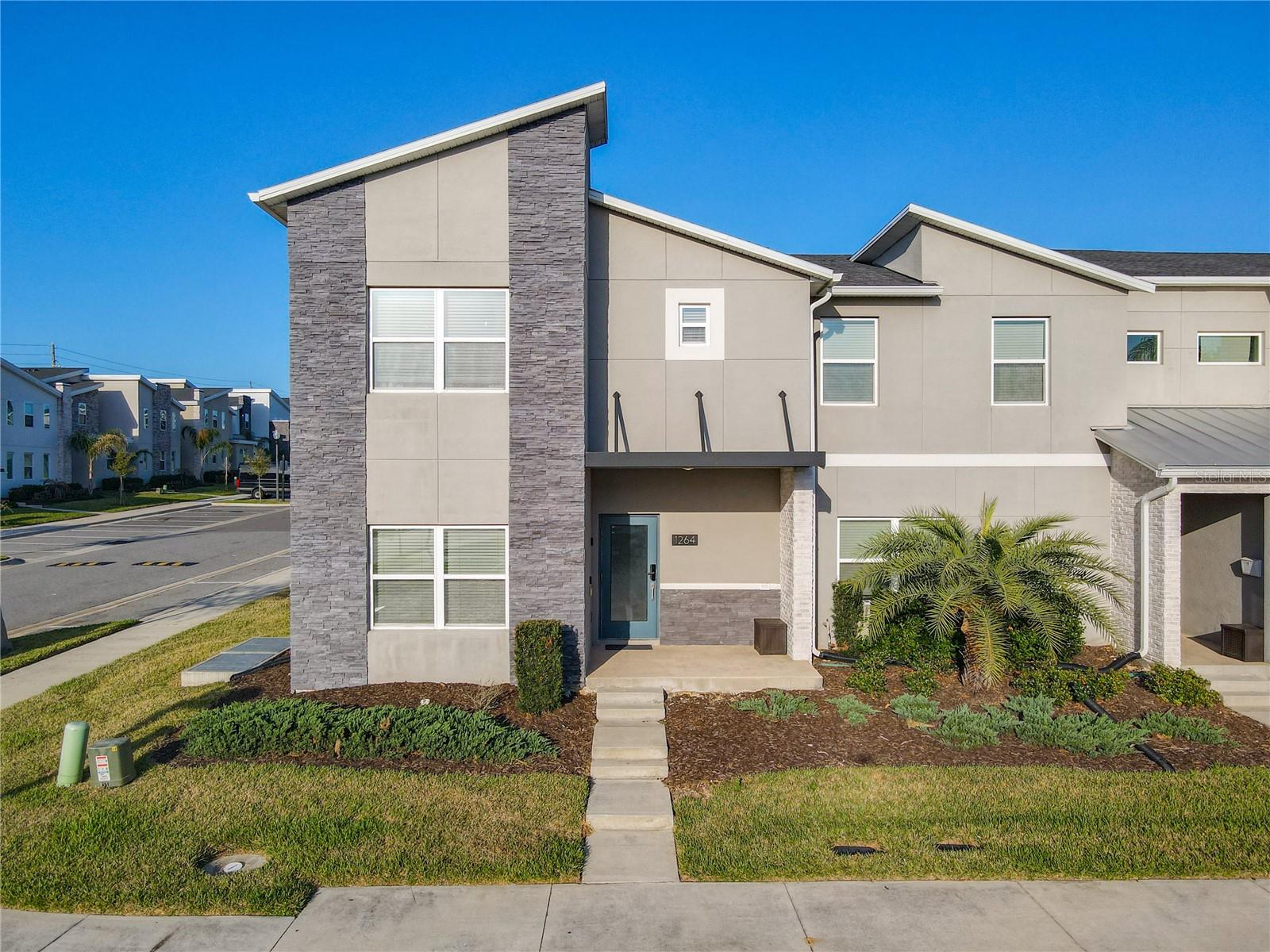 Foto de propiedad en 1264 CHALLENGE DR #1264 DAVENPORT con MLS# O6391355