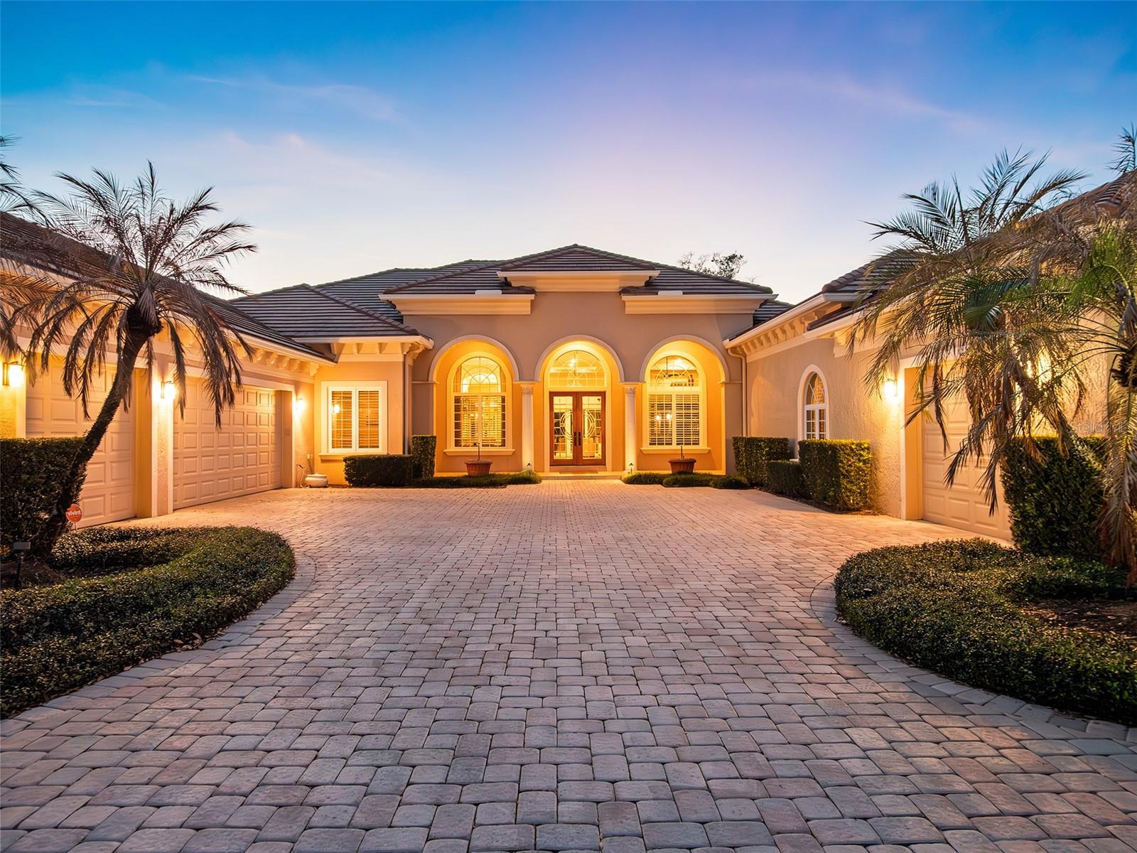 Foto de propiedad en 5151 LATROBE DR WINDERMERE con MLS# O6392380