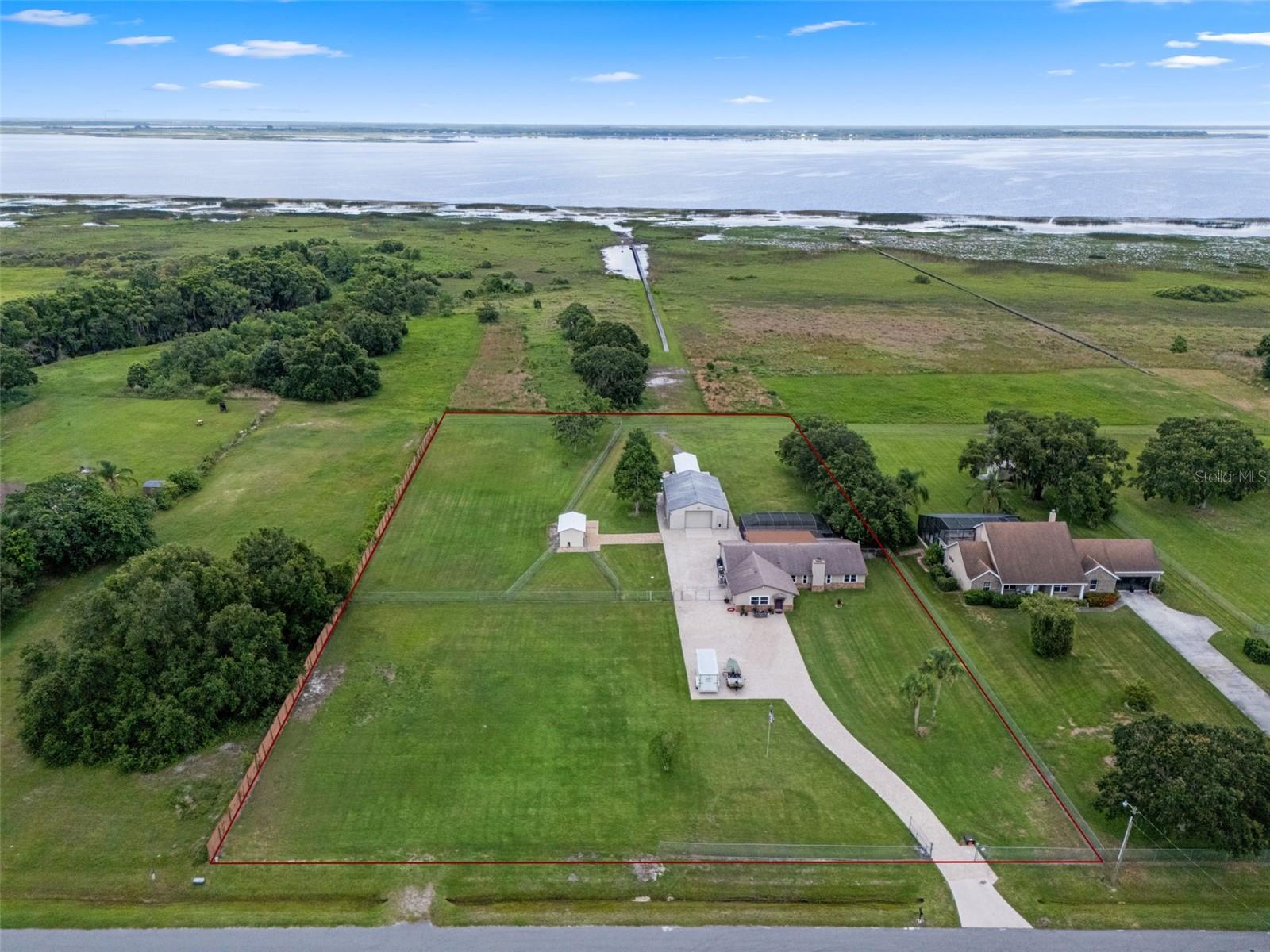Foto de propiedad en 2921 LAKE TOHOPEKALIGA BLVD KISSIMMEE con MLS# O6393654