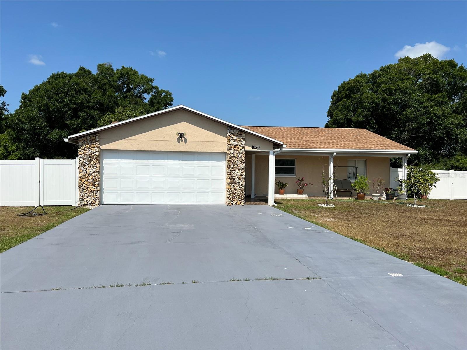 Foto de propiedad en 1620 FOXBOWER RD ORLANDO con MLS# O6396194