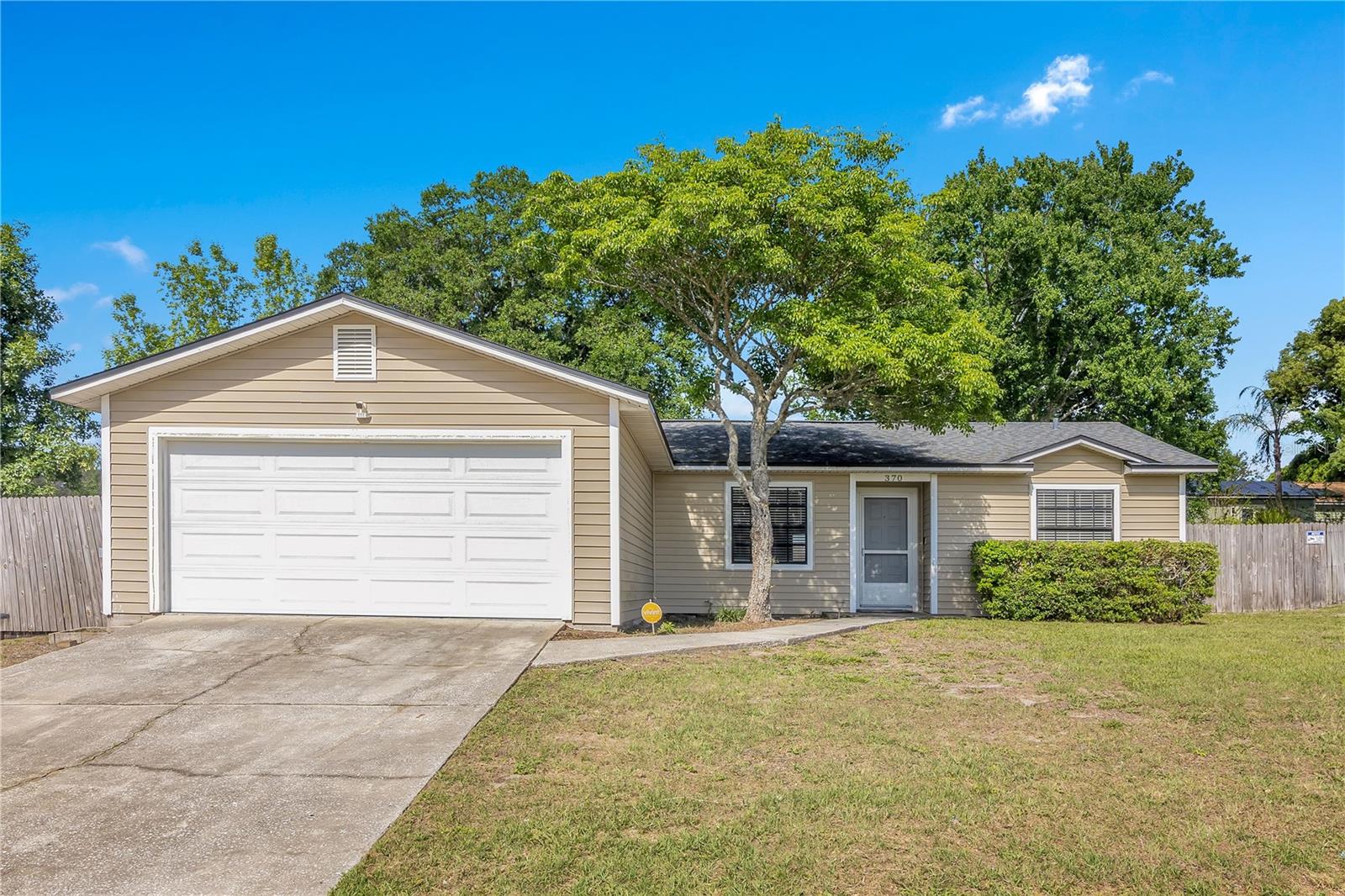 Foto de propiedad en 370 N LAKE AVE APOPKA con MLS# O6396377
