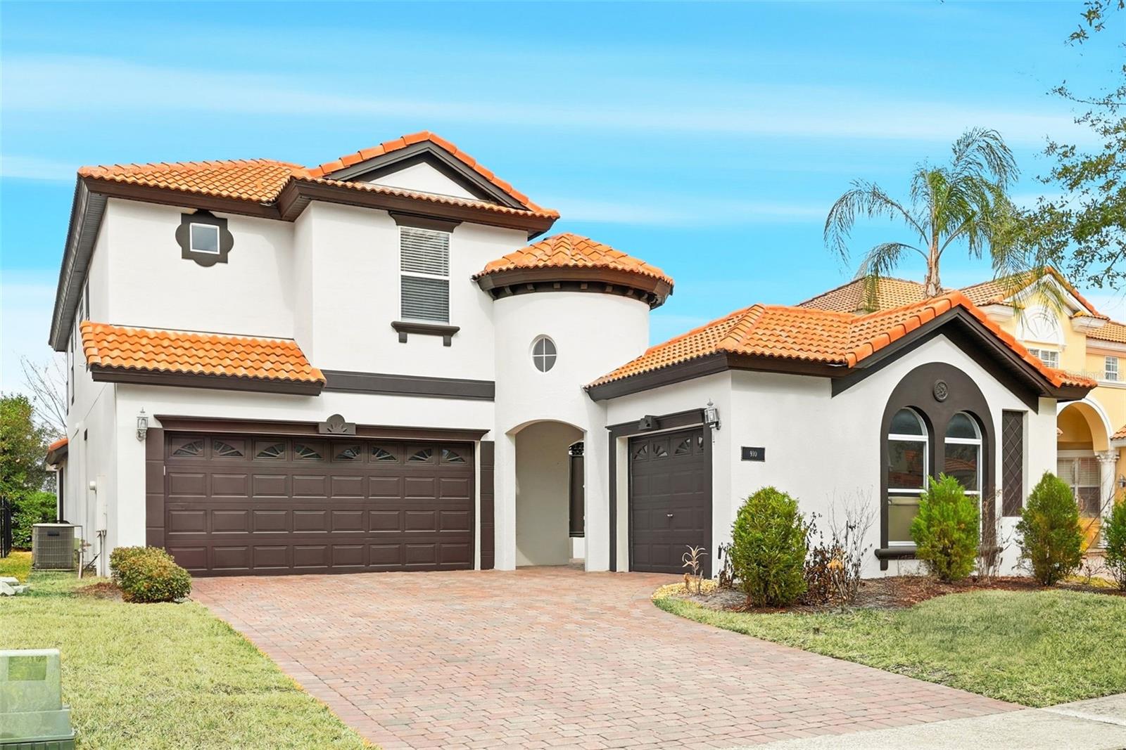 Foto de propiedad en 910 LASCALA DR WINDERMERE con MLS# O6397847