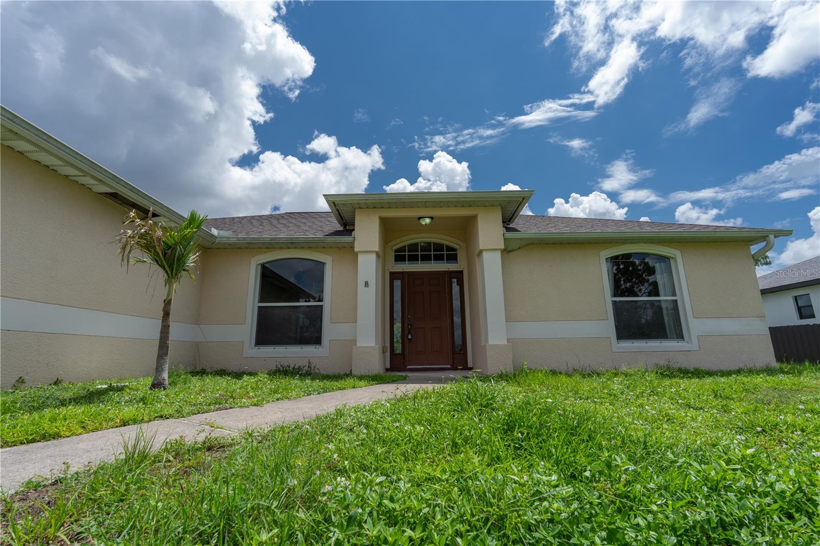 Foto de propiedad en 4129 NE 19TH PL CAPE CORAL con MLS# O6398018