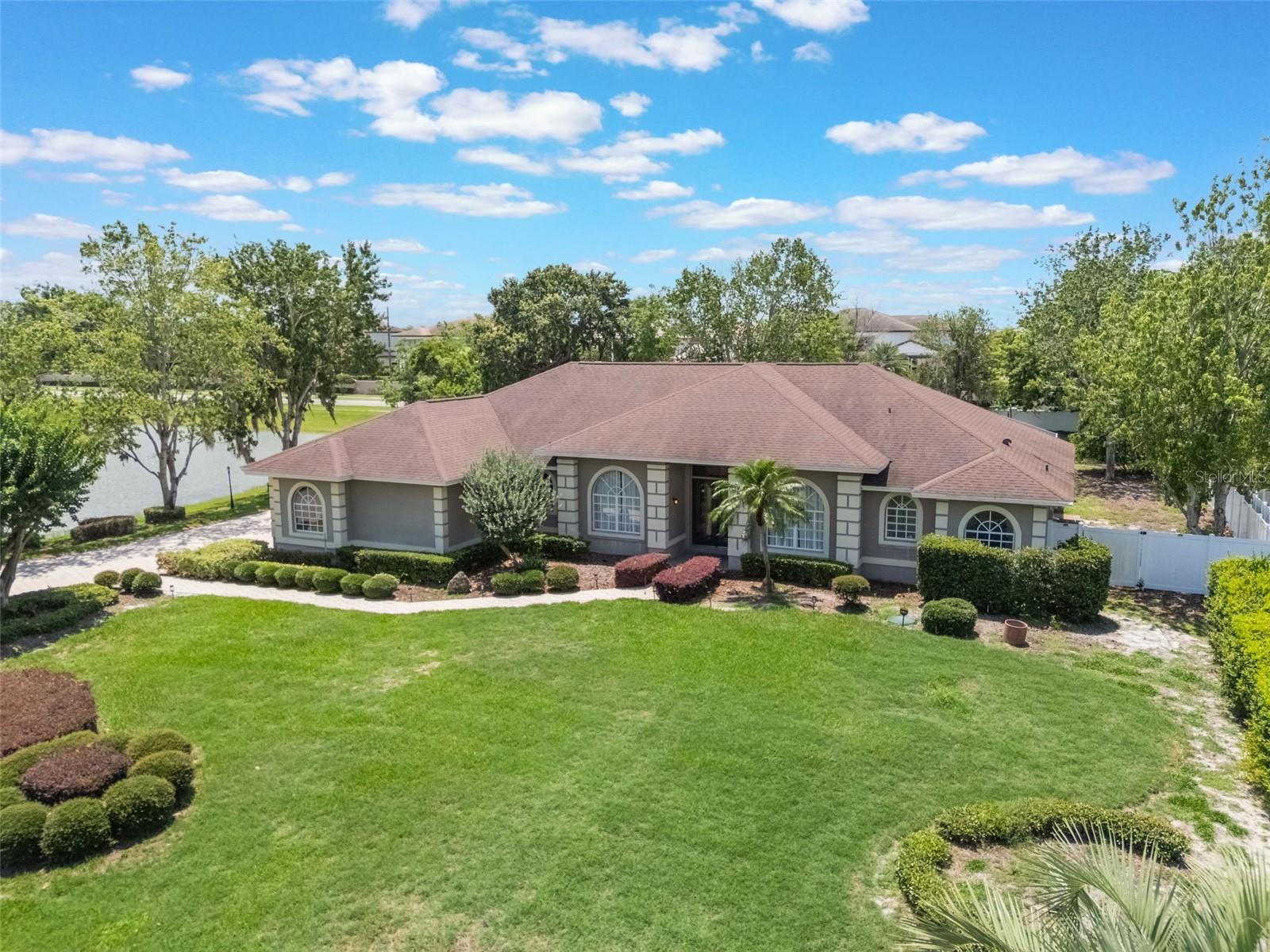 Foto de propiedad en 12718 WINDERMERE ISLES PL WINDERMERE con MLS# O6399958
