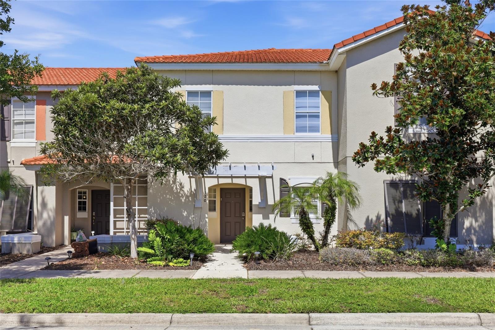 Foto de propiedad en 1120 LAS FUENTES DR KISSIMMEE con MLS# O6399988