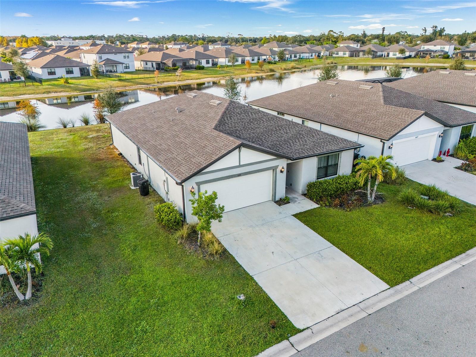 Foto de propiedad en 16033 BEACHBERRY DR NORTH FORT MYERS con MLS# O6401451