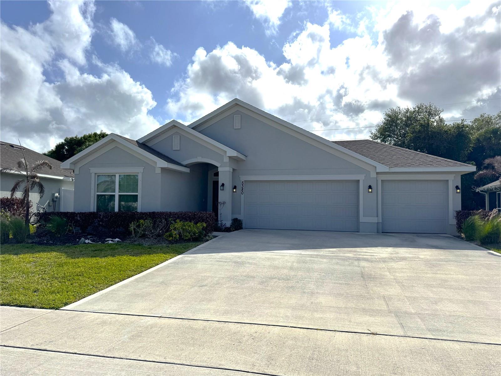 Foto de propiedad en 5380 LUGO ST FORT PIERCE con MLS# O6403181