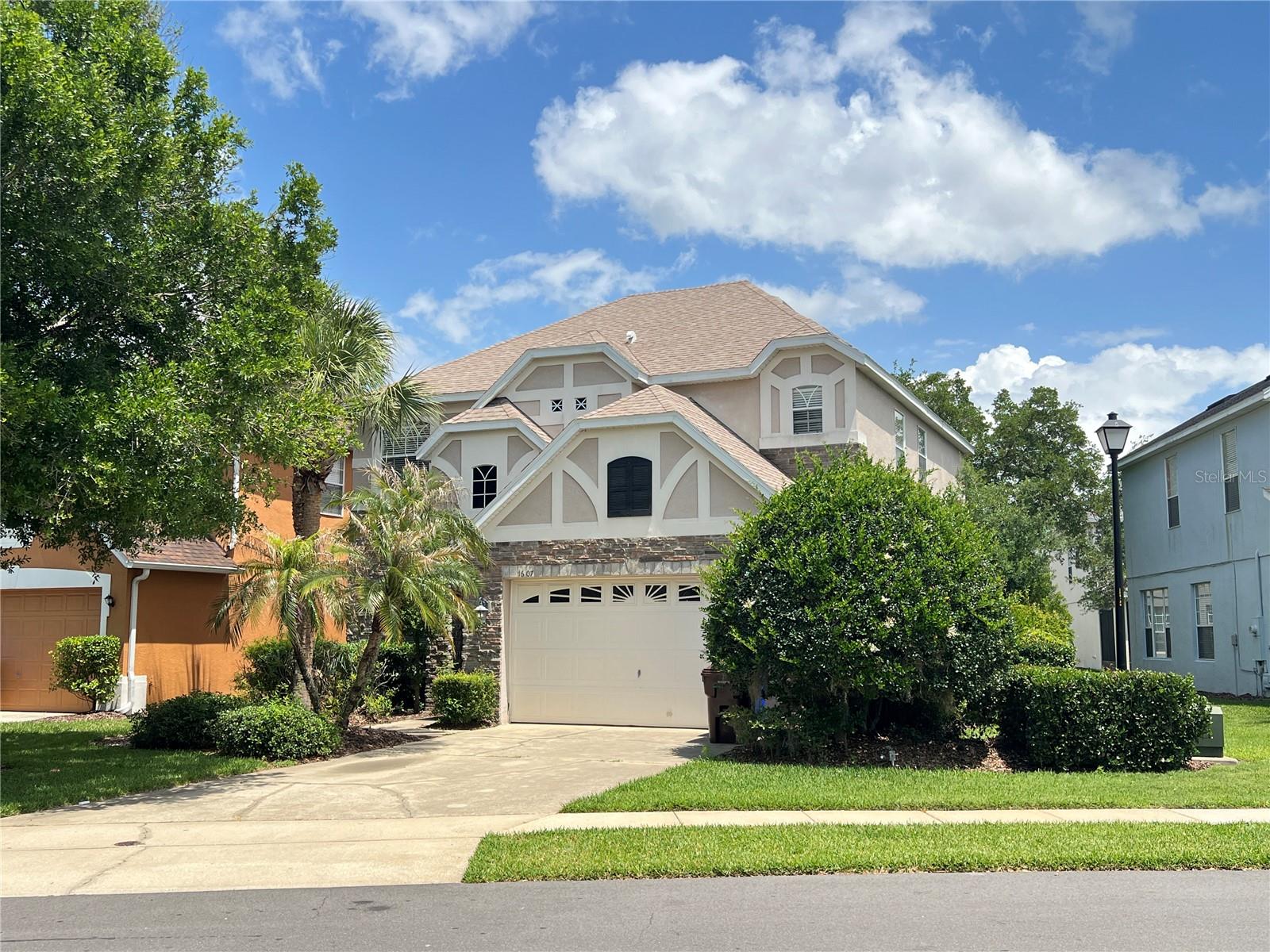 Foto de propiedad en 1607 TAIL FEATHER DR KISSIMMEE con MLS# O6406573