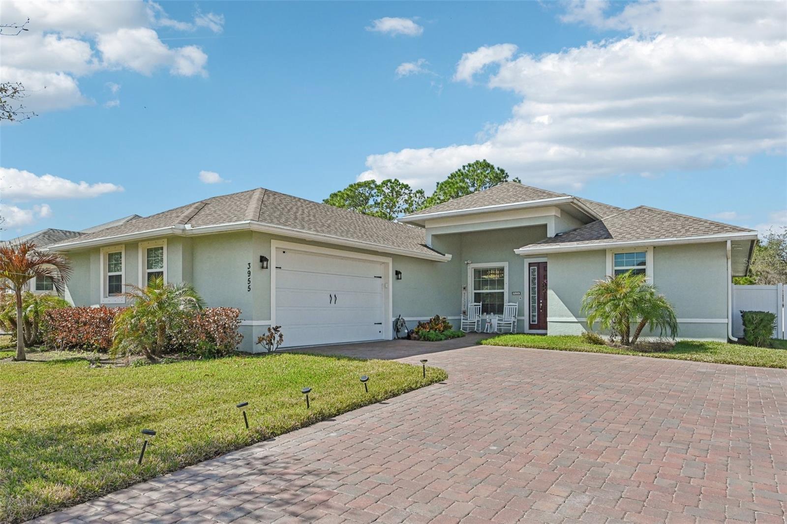 Foto de propiedad en 3955 OAK HOLLOW AVE VERO BEACH con MLS# O6406658