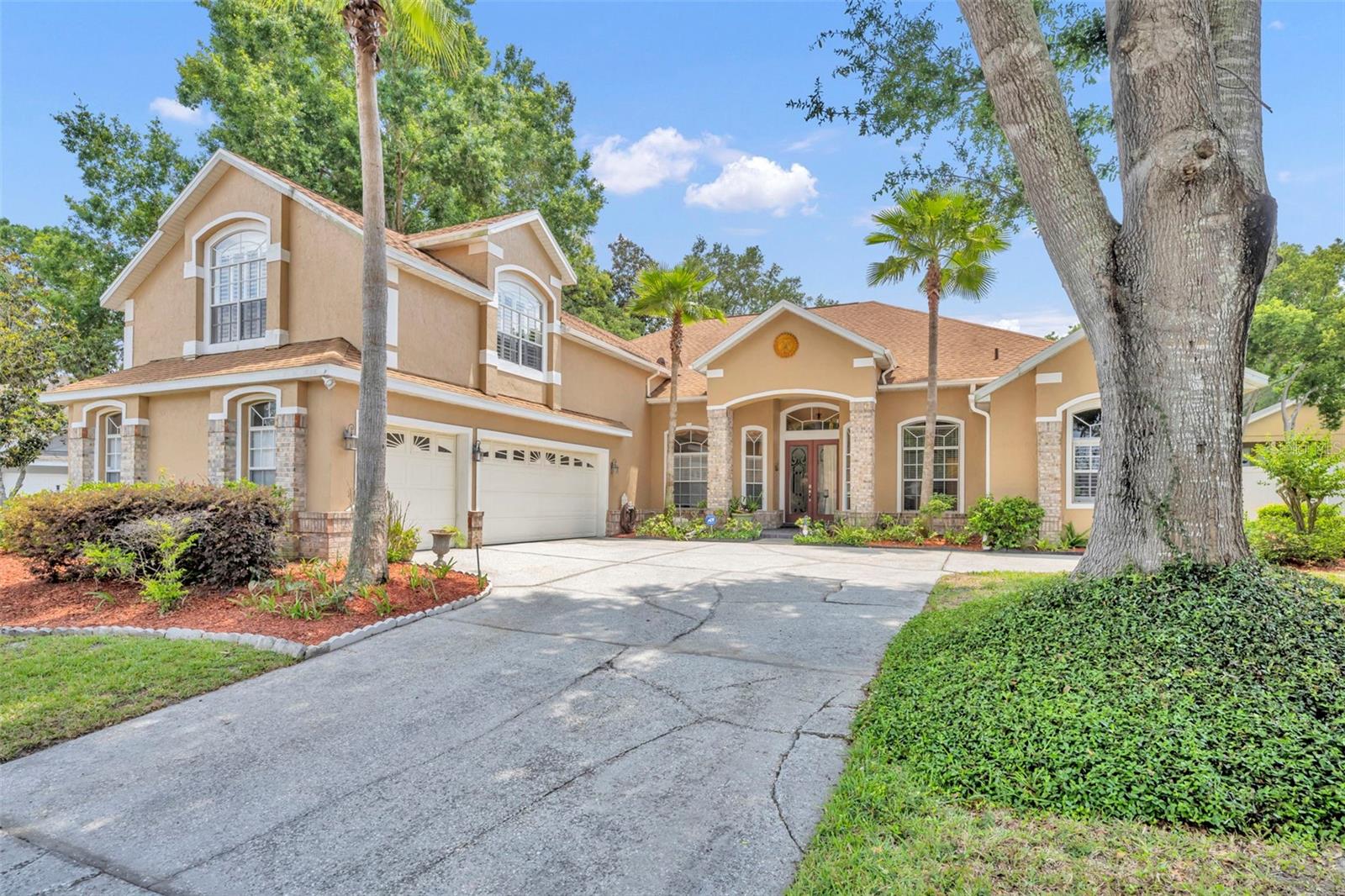 Foto de propiedad en 2518 EMERALD TREE LN APOPKA con MLS# O6407513