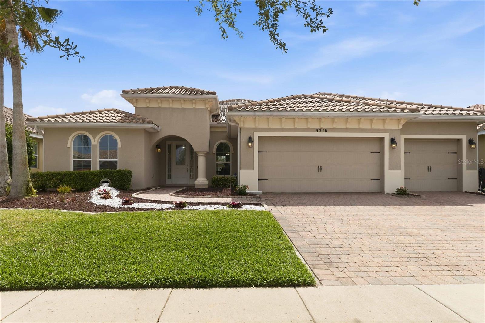 Foto de propiedad en 3716 PARADISO CIR KISSIMMEE con MLS# O6408454