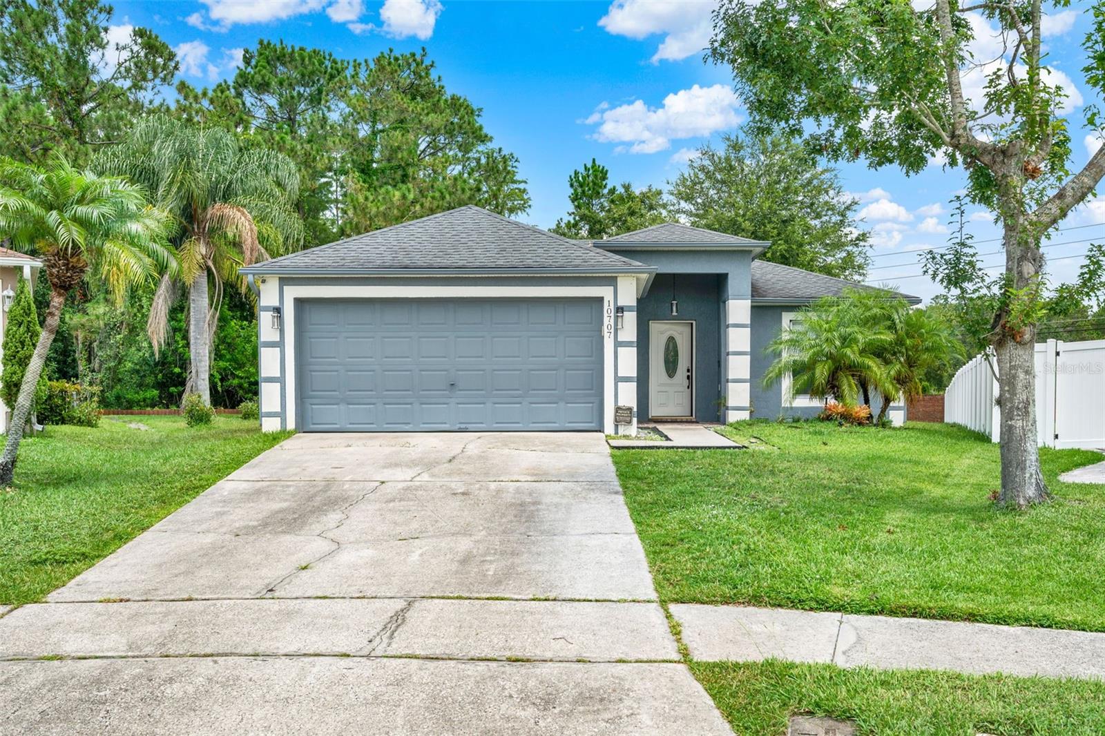 Foto de propiedad en 10707 PALAISEAU CT ORLANDO con MLS# O6408658