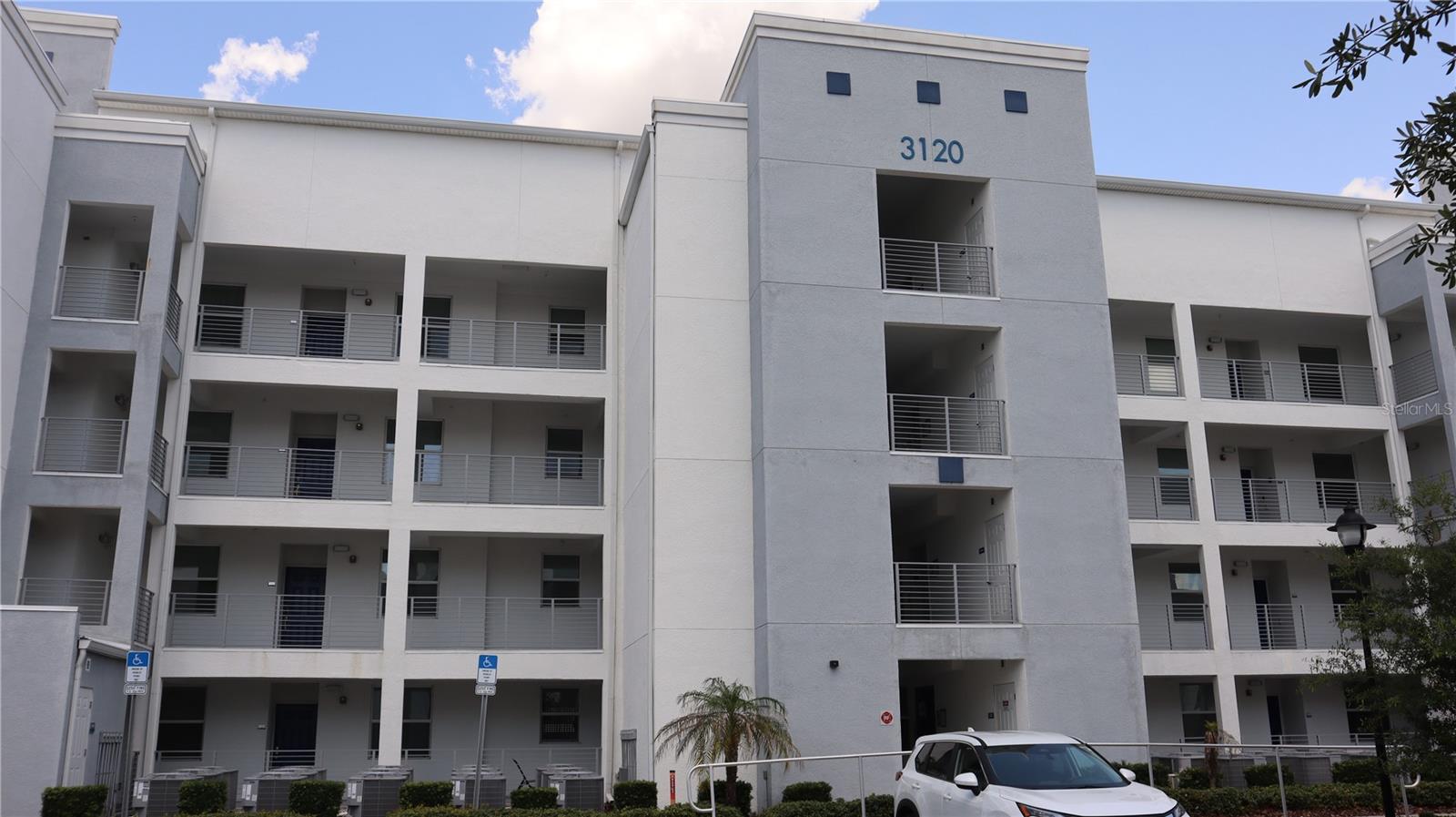 Foto de propiedad en 3120 PARADOX CIR #205 KISSIMMEE con MLS# O6410330